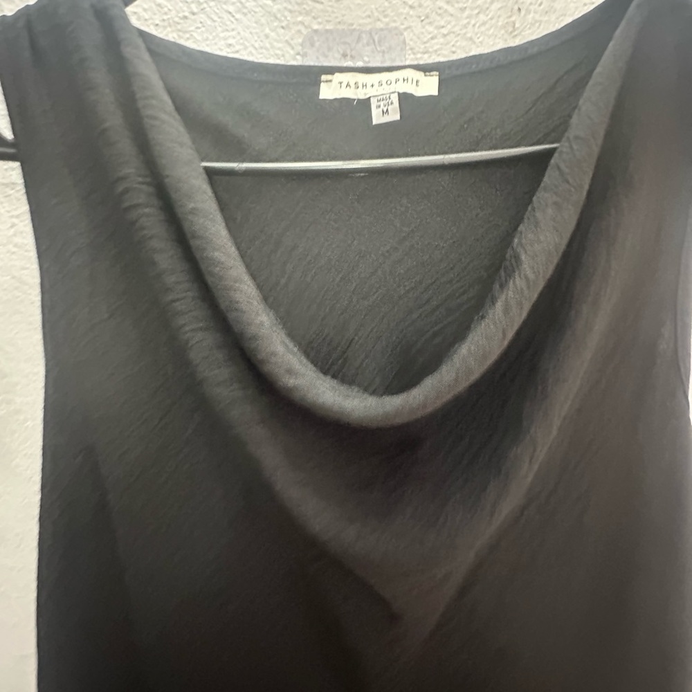 Elegant Black Pencil Dress - Picture 5 of 7